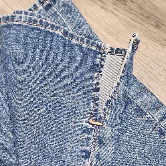 EUC Hudson Heidi High Rise Flare Bubbly Jeans - Picture 4 of 10
